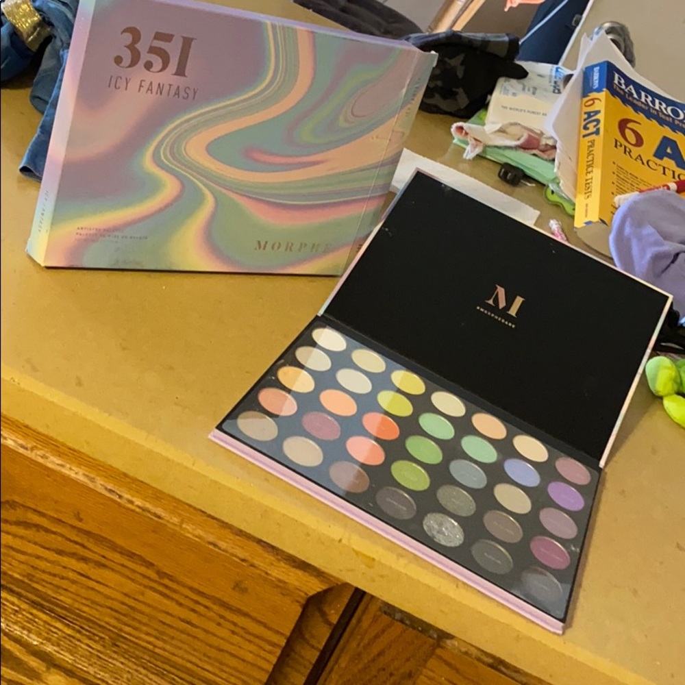 Brand new M 35I Ice fantasy morphe palette